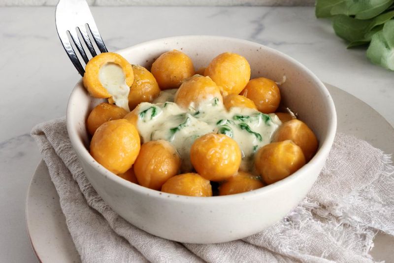 Ñoquis de Calabaza rellenos de Queso con Crema de Espinaca