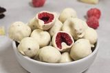 Frambuesas con Chocolate Blanco y Cookies