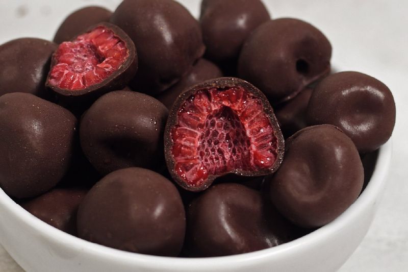 Frambuesas con Chocolate semiamargo