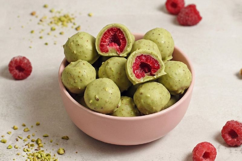 Frambuesas con Chocolate y Pistacho